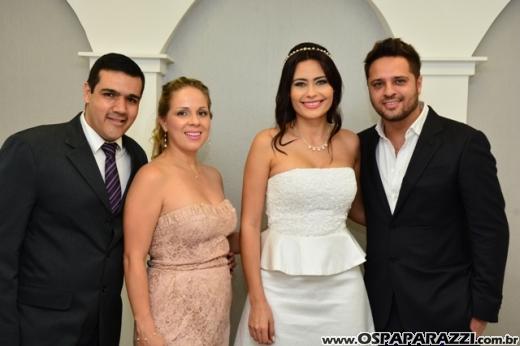 Fernanda Heringer e Junior Ferreti trocam alianças em 30 de dezembro