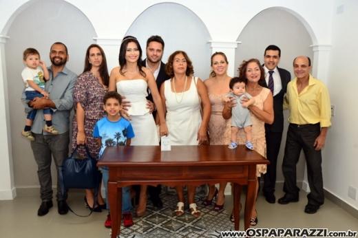 Fernanda Heringer e Junior Ferreti trocam alianças em 30 de dezembro