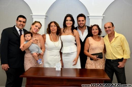 Fernanda Heringer e Junior Ferreti trocam alianças em 30 de dezembro