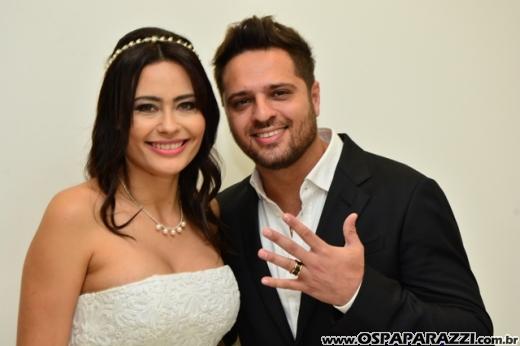 Fernanda Heringer e Junior Ferreti trocam alianças em 30 de dezembro