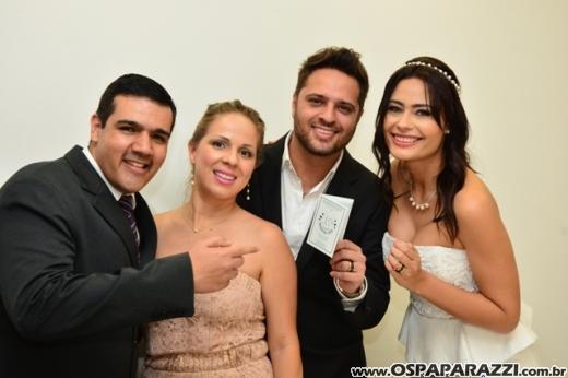 Fernanda Heringer e Junior Ferreti trocam alianças em 30 de dezembro