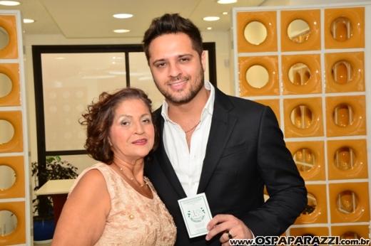 Fernanda Heringer e Junior Ferreti trocam alianças em 30 de dezembro