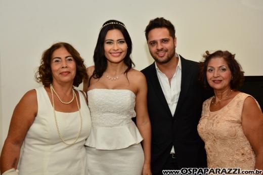Fernanda Heringer e Junior Ferreti trocam alianças em 30 de dezembro