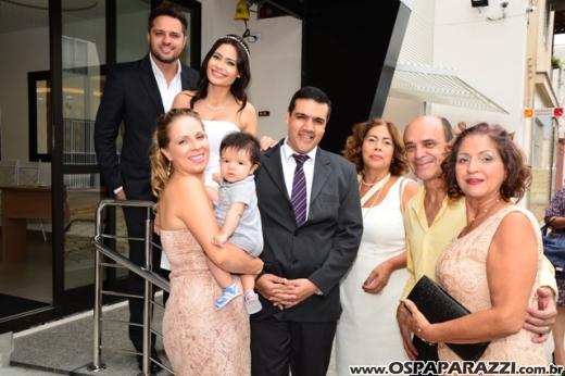 Fernanda Heringer e Junior Ferreti trocam alianças em 30 de dezembro