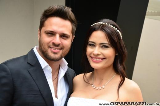 Fernanda Heringer e Junior Ferreti trocam alianças em 30 de dezembro