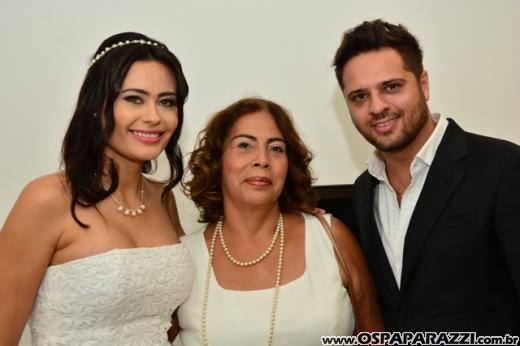 Fernanda Heringer e Junior Ferreti trocam alianças em 30 de dezembro