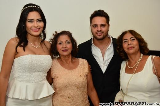 Fernanda Heringer e Junior Ferreti trocam alianças em 30 de dezembro