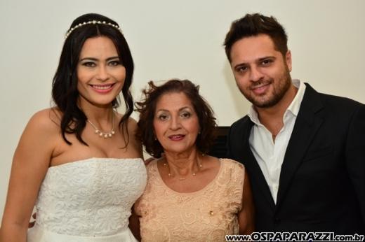 Fernanda Heringer e Junior Ferreti trocam alianças em 30 de dezembro
