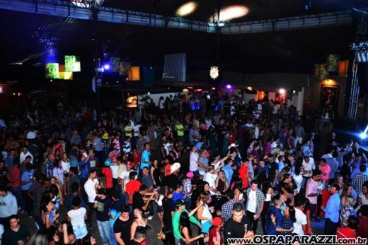 Camila e Haniel + MC Livinho são atrações da Estância Nativa Sertaneja