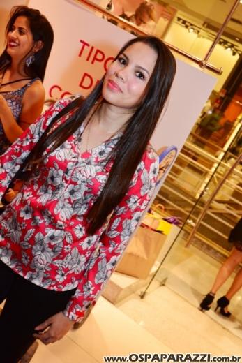 A linda e loira Ana Aragão comemora aniversário em espaço exclusivo muito fashion