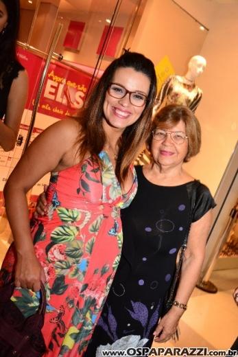 A linda e loira Ana Aragão comemora aniversário em espaço exclusivo muito fashion