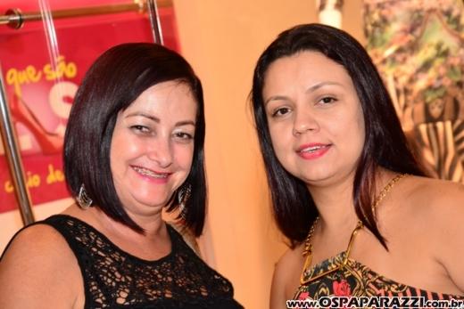 A linda e loira Ana Aragão comemora aniversário em espaço exclusivo muito fashion