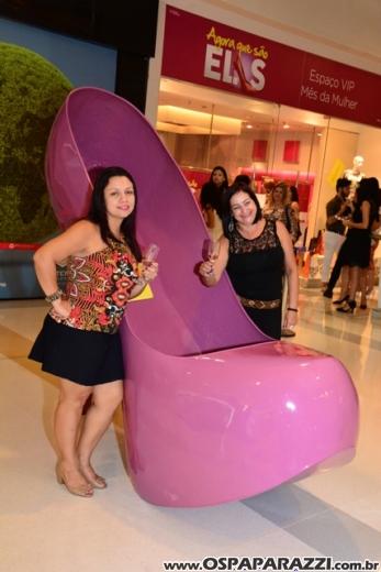 A linda e loira Ana Aragão comemora aniversário em espaço exclusivo muito fashion
