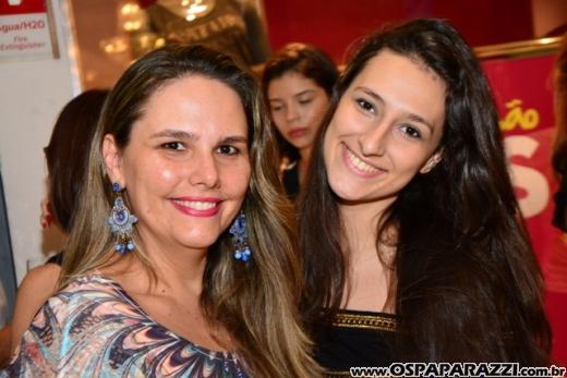 A linda e loira Ana Aragão comemora aniversário em espaço exclusivo muito fashion