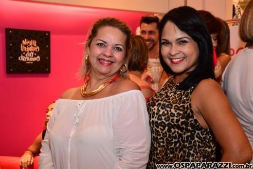 A linda e loira Ana Aragão comemora aniversário em espaço exclusivo muito fashion