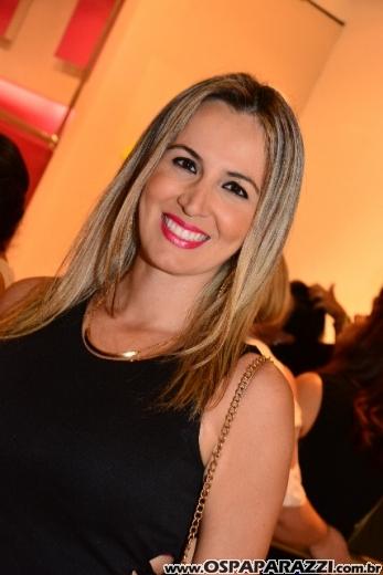 A linda e loira Ana Aragão comemora aniversário em espaço exclusivo muito fashion