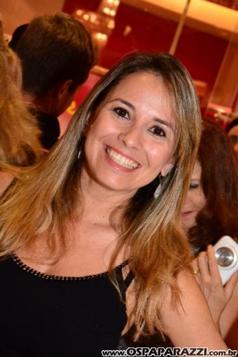 A linda e loira Ana Aragão comemora aniversário em espaço exclusivo muito fashion