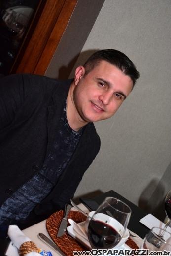 Paulo Camargo capricha na festa de aniversário no Le Palmier Restaurant