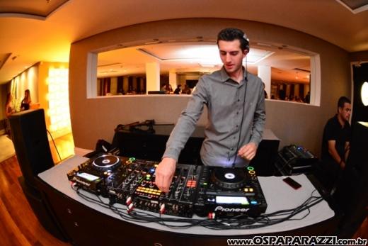 Paulo Camargo capricha na festa de aniversário no Le Palmier Restaurant