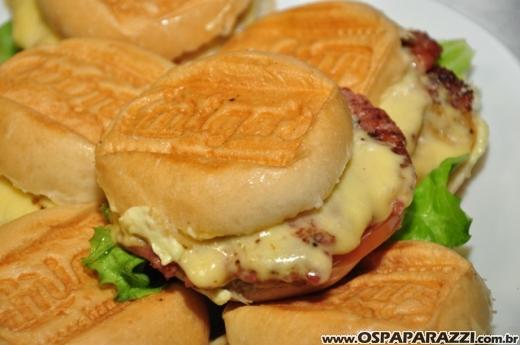 Migas Hamburgueria recebe a imprensa para uma noite de enogastronômia