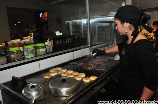 Migas Hamburgueria recebe a imprensa para uma noite de enogastronômia