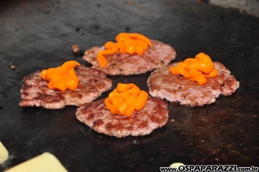 Migas Hamburgueria recebe a imprensa para uma noite de enogastronômia