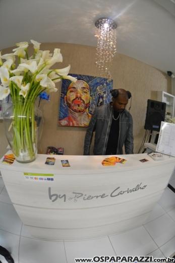 Pierre Carvalho inaugura Mani Capelli Studio de Beleza no Vila Ema
