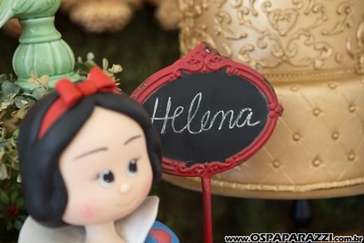 Heleninha Aoki recebe visita da Princesa Branca de Neve nos seus 3 anos