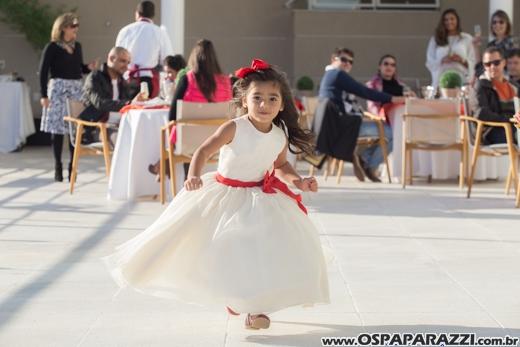 Heleninha Aoki recebe visita da Princesa Branca de Neve nos seus 3 anos