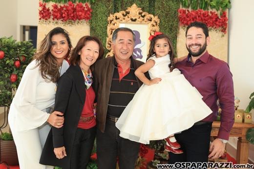 Heleninha Aoki recebe visita da Princesa Branca de Neve nos seus 3 anos