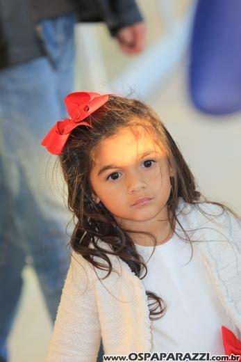 Heleninha Aoki recebe visita da Princesa Branca de Neve nos seus 3 anos