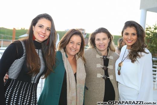 Heleninha Aoki recebe visita da Princesa Branca de Neve nos seus 3 anos