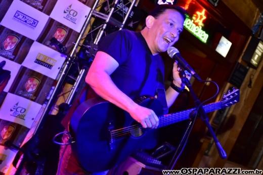 Luciano Rissetto canta Elvis Presley no projeto Sextas Especiais do Guten