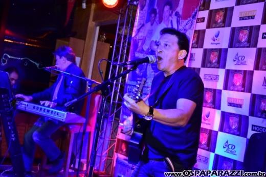 Luciano Rissetto canta Elvis Presley no projeto Sextas Especiais do Guten
