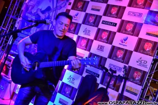 Luciano Rissetto canta Elvis Presley no projeto Sextas Especiais do Guten