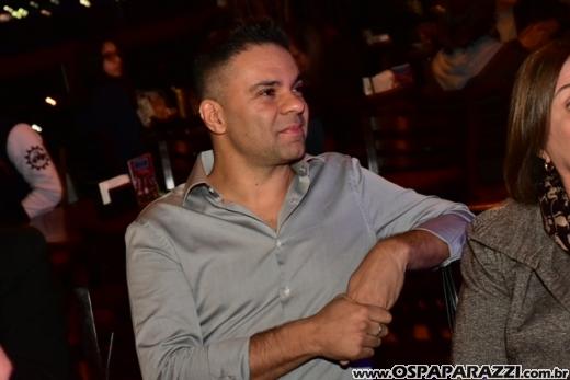 Luciano Rissetto canta Elvis Presley no projeto Sextas Especiais do Guten