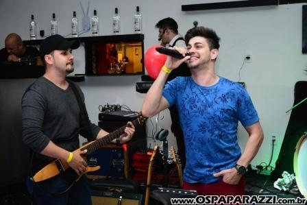 Caio Vila Nova comemora com musica os 04 anos de Boliche Yex Food and Fun