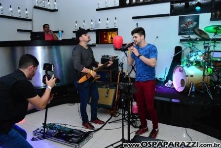 Caio Vila Nova comemora com musica os 04 anos de Boliche Yex Food and Fun
