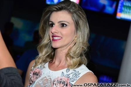 Caio Vila Nova comemora com musica os 04 anos de Boliche Yex Food and Fun