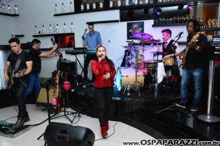 Caio Vila Nova comemora com musica os 04 anos de Boliche Yex Food and Fun
