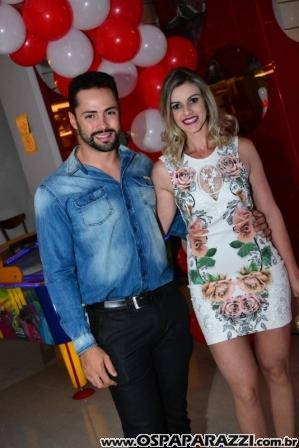 Caio Vila Nova comemora com musica os 04 anos de Boliche Yex Food and Fun