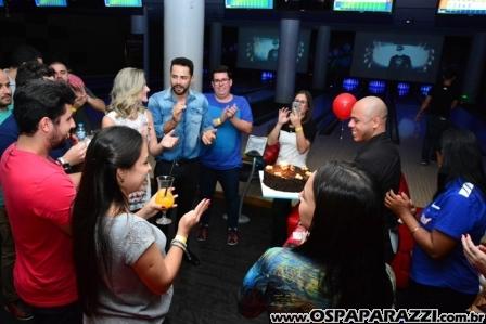 Caio Vila Nova comemora com musica os 04 anos de Boliche Yex Food and Fun