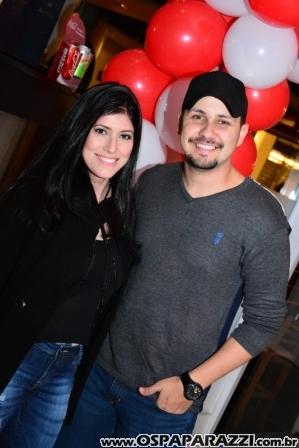 Caio Vila Nova comemora com musica os 04 anos de Boliche Yex Food and Fun