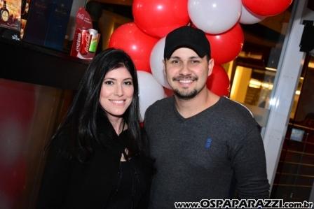 Caio Vila Nova comemora com musica os 04 anos de Boliche Yex Food and Fun