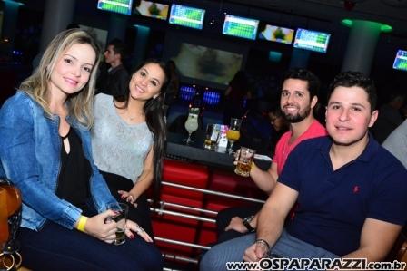 Caio Vila Nova comemora com musica os 04 anos de Boliche Yex Food and Fun