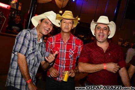 Os Donos do Sertanejo com o trio Os Marvados é só na Estância Nativa