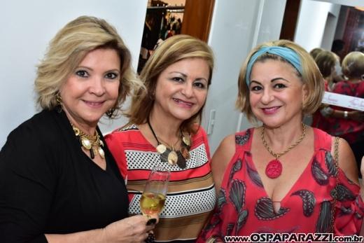 Kassia Lara recebe convidados especiais para o lançamento da coleção Verão 2017