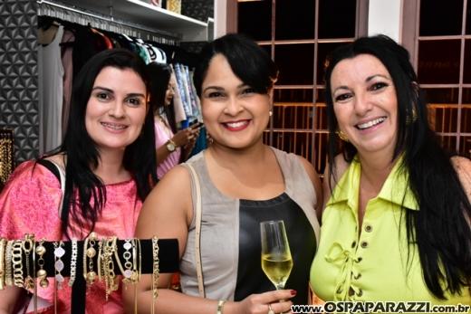 Kassia Lara recebe convidados especiais para o lançamento da coleção Verão 2017
