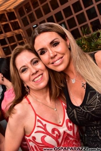 Kassia Lara recebe convidados especiais para o lançamento da coleção Verão 2017