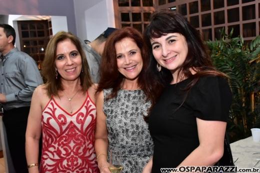Kassia Lara recebe convidados especiais para o lançamento da coleção Verão 2017
